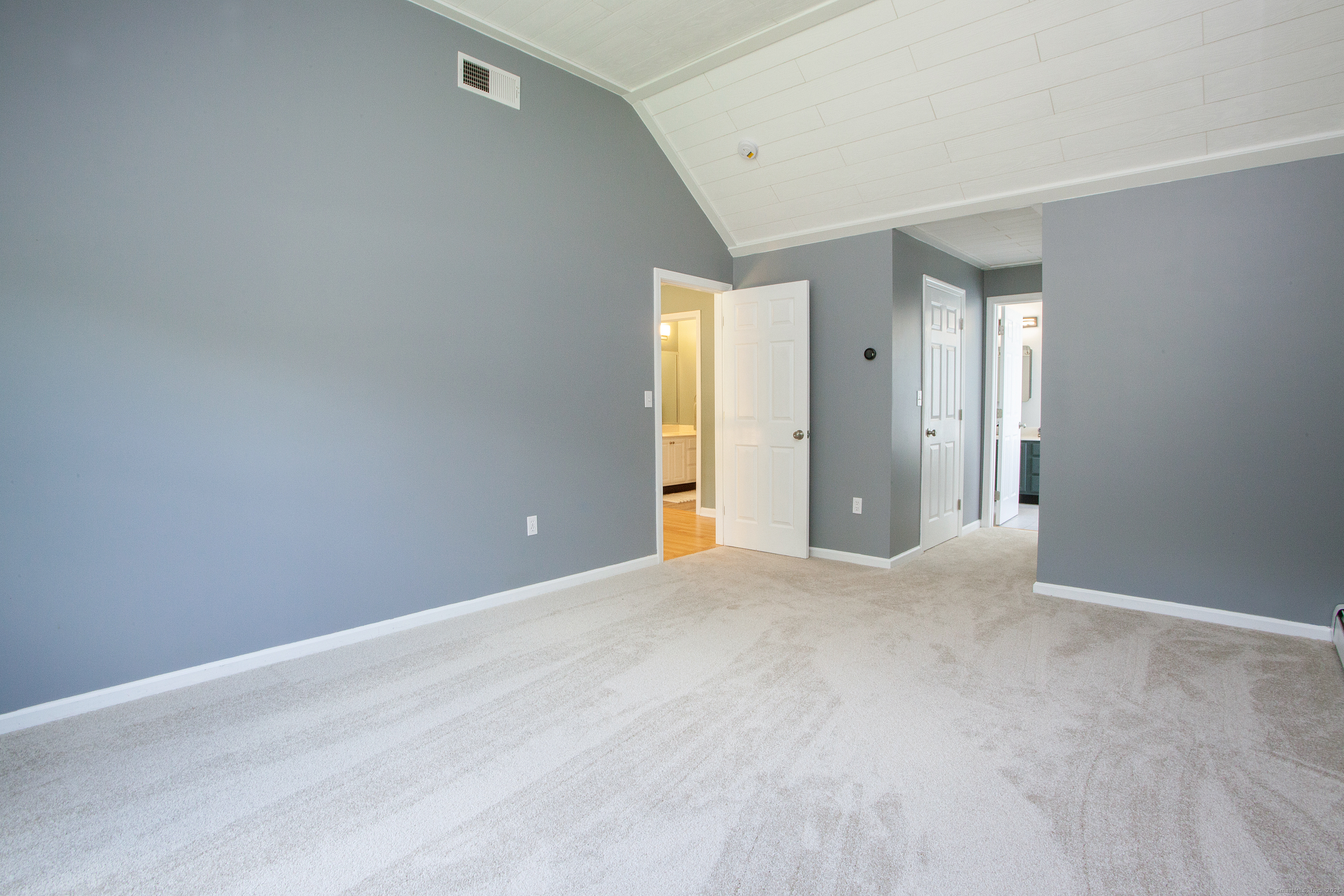 Manchester, Connecticut 06040, United States, 4 Bedrooms Bedrooms, ,4 BathroomsBathrooms,Residential,Pending,181376