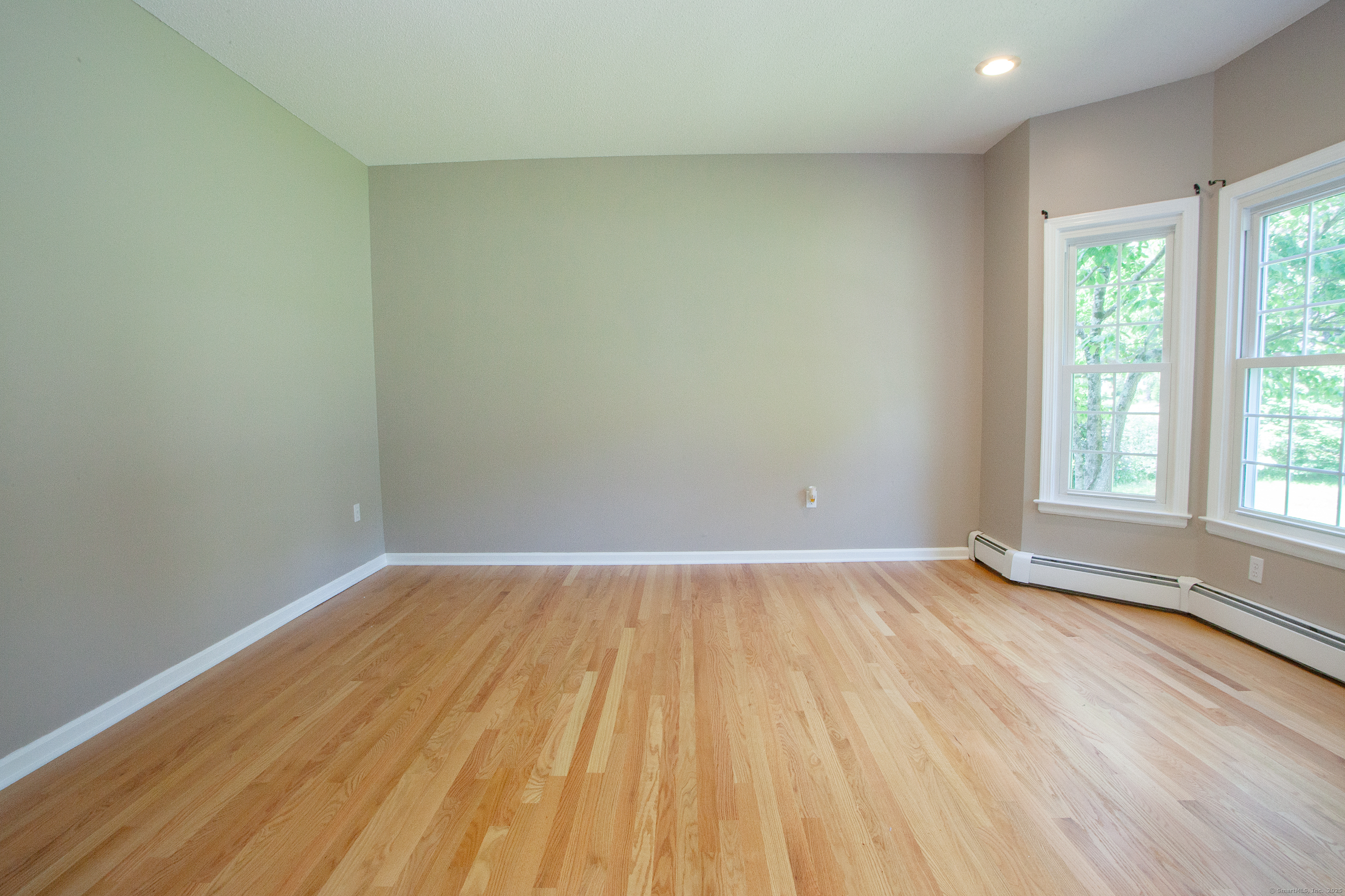 Manchester, Connecticut 06040, United States, 4 Bedrooms Bedrooms, ,4 BathroomsBathrooms,Residential,Pending,181376