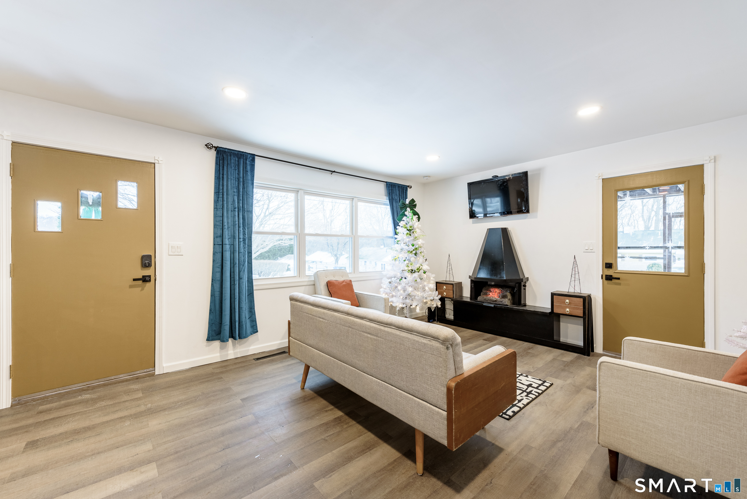 58 Plymouth Avenue South