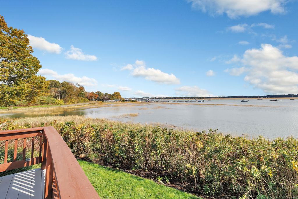 Photo of 32 Harbour View Place #32, Stratford, CT 06615 (MLS # 24134778)