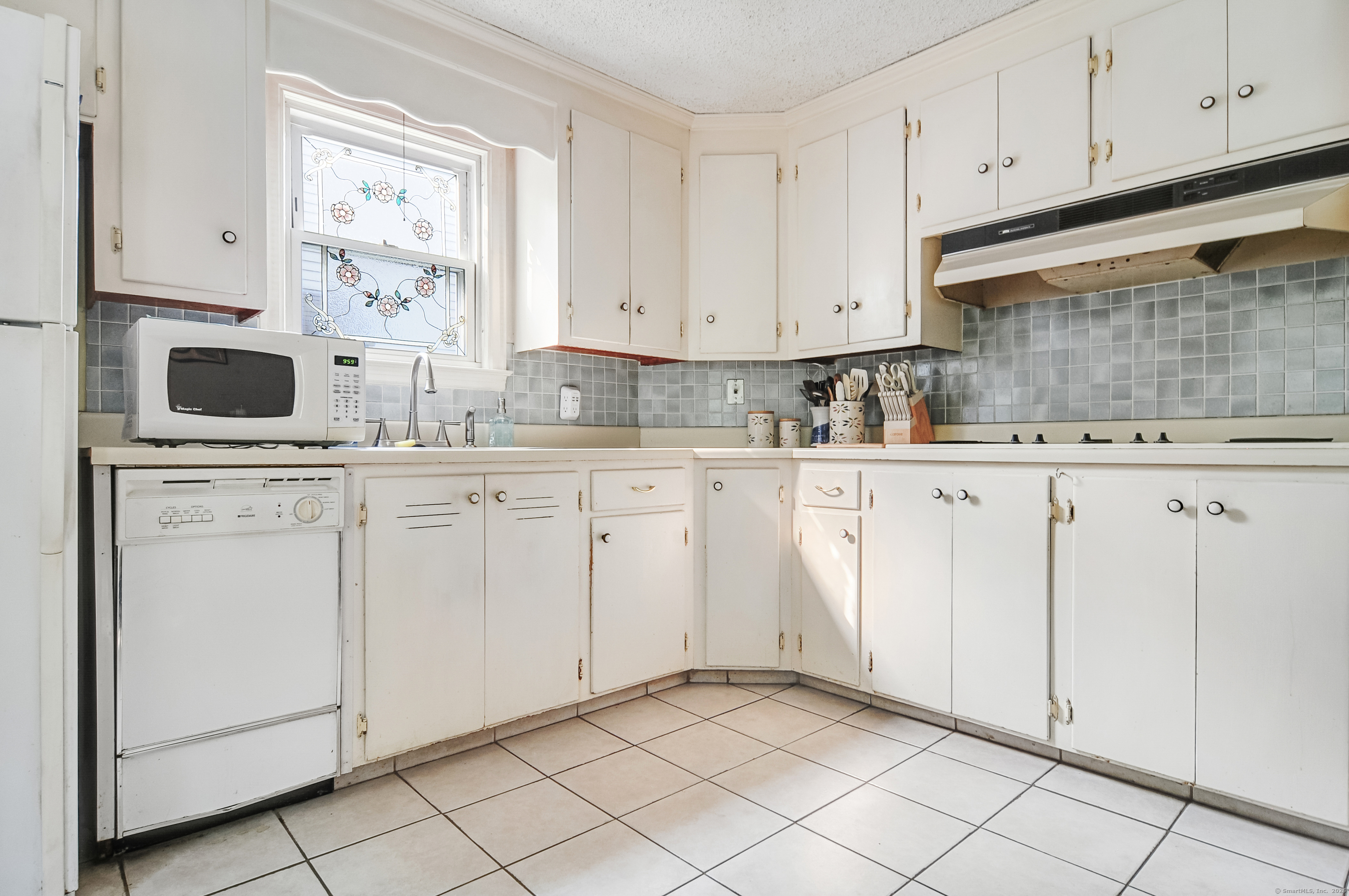 Manchester, Connecticut 06040, United States, 2 Bedrooms Bedrooms, ,1 BathroomBathrooms,Residential,Active,204075