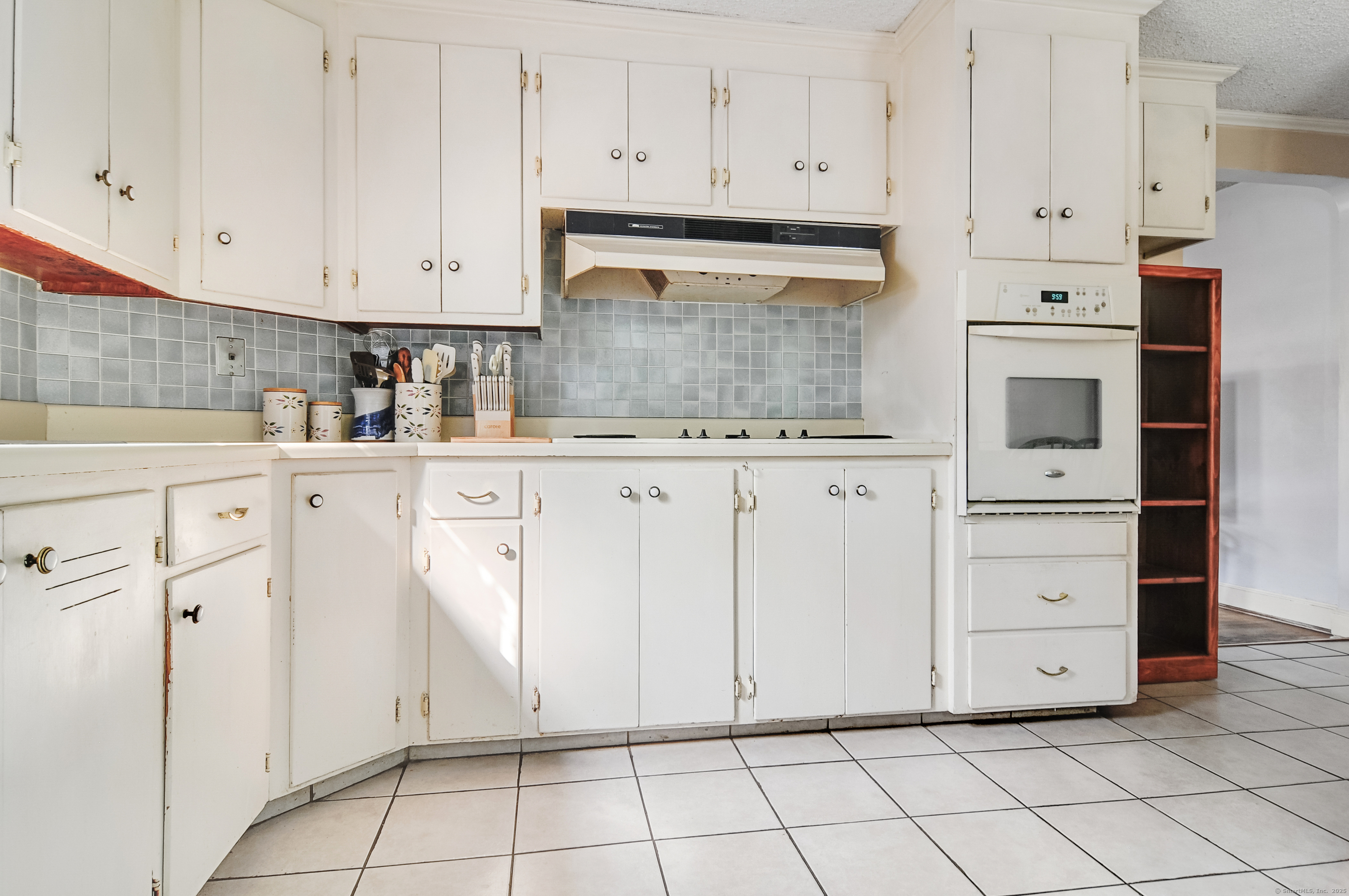 Manchester, Connecticut 06040, United States, 2 Bedrooms Bedrooms, ,1 BathroomBathrooms,Residential,Active,204075