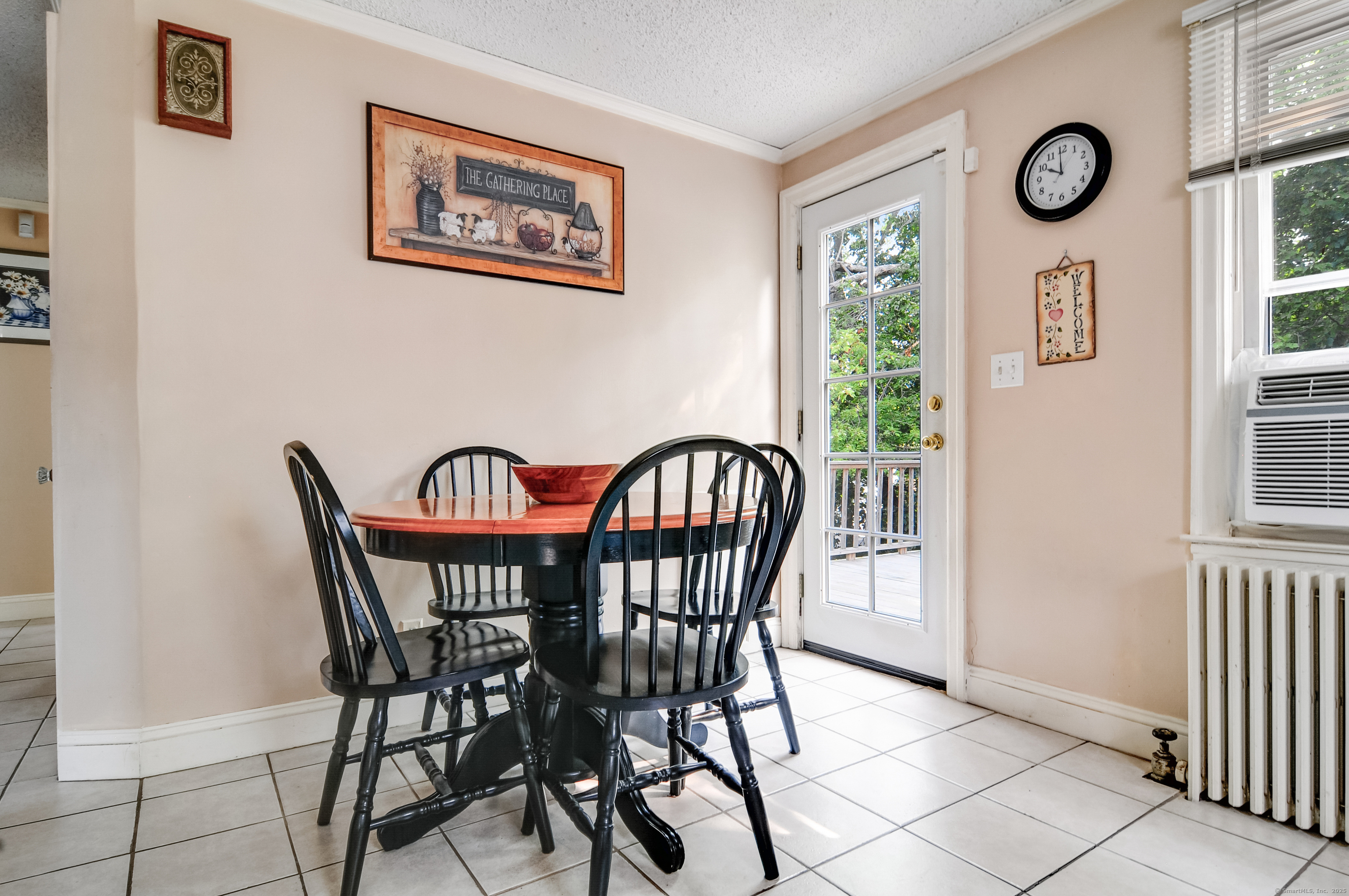 Manchester, Connecticut 06040, United States, 2 Bedrooms Bedrooms, ,1 BathroomBathrooms,Residential,Active,204075