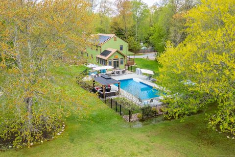 27 School House Hill Burlington CT 06013