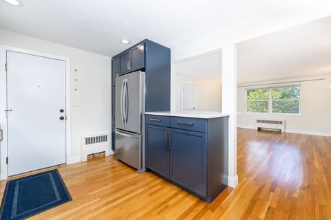 Photo of 42A Arnold Way #42A, West Hartford, CT 06119 (MLS # 24125115)