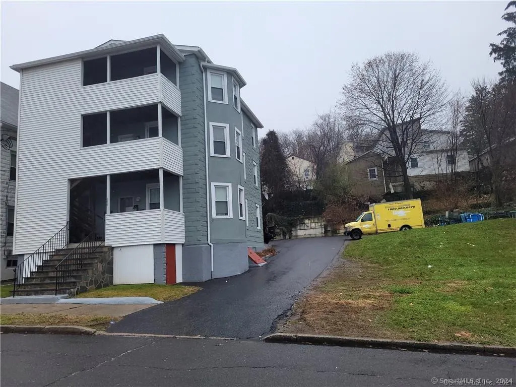 Rental Property at 186 Hodge Avenue, Ansonia, Connecticut - Bedrooms: 2 
Bathrooms: 1 
Rooms: 5  - $1,700 MO.