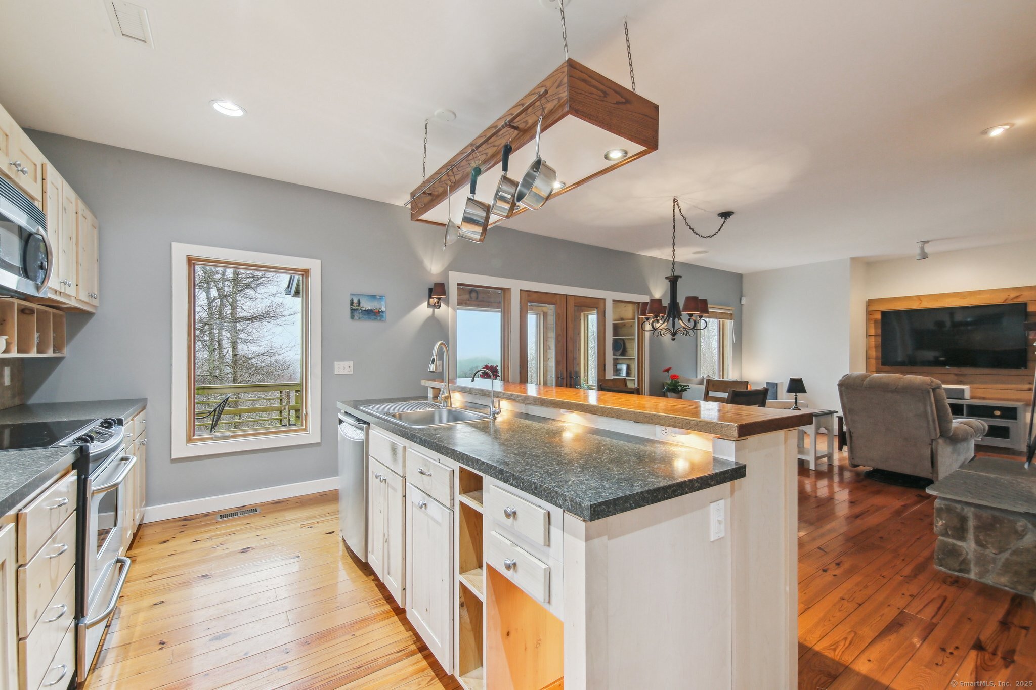 324 Chesterfield Road, Montville, Connecticut image 4