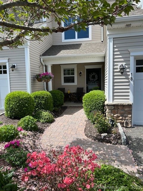 18 Brookside Court 18 Newtown CT 06470