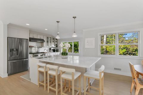 6 Meadowbank Road Greenwich CT 06870