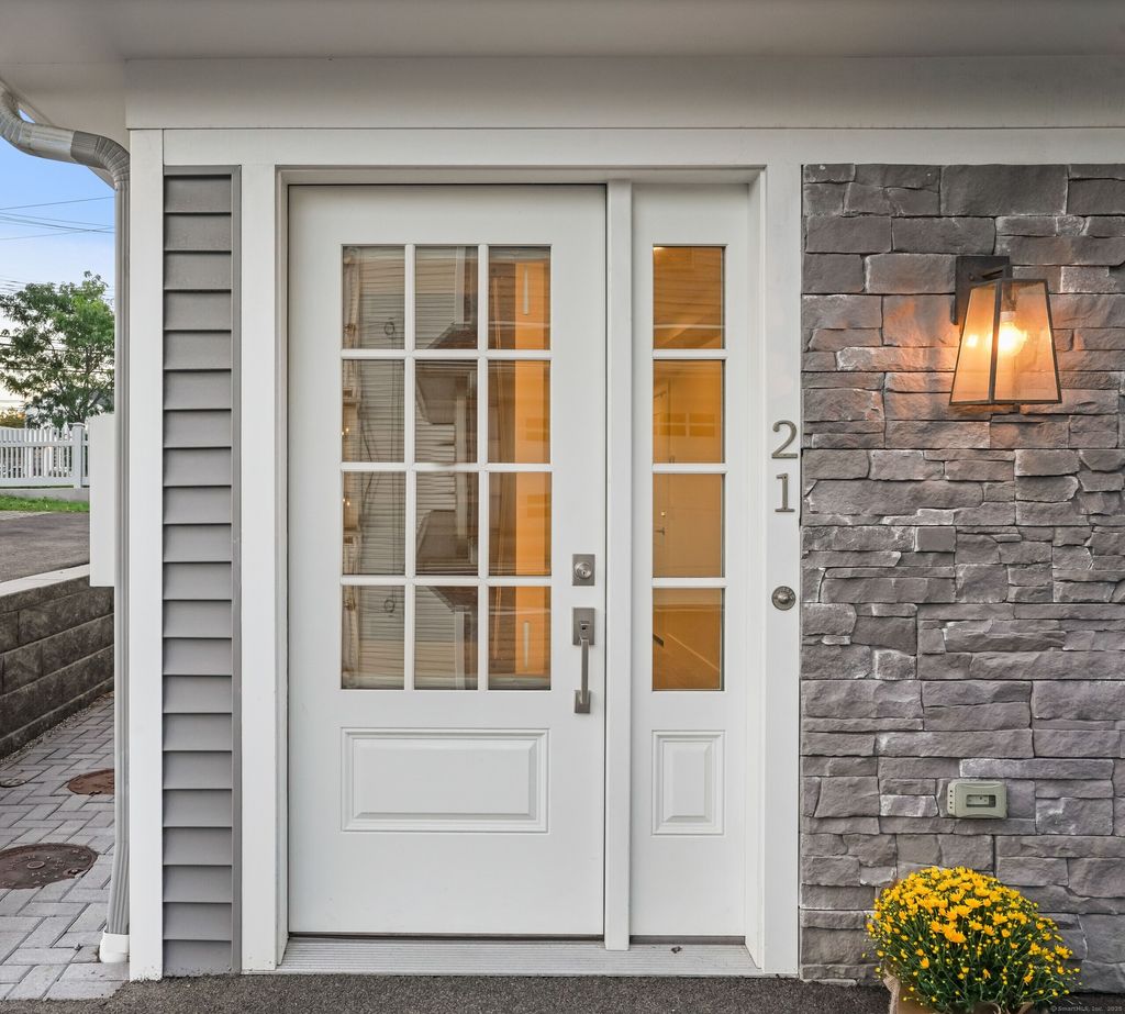 Photo of 21 Beaumont Street #21, Fairfield, CT 06824 (MLS # 24128051)