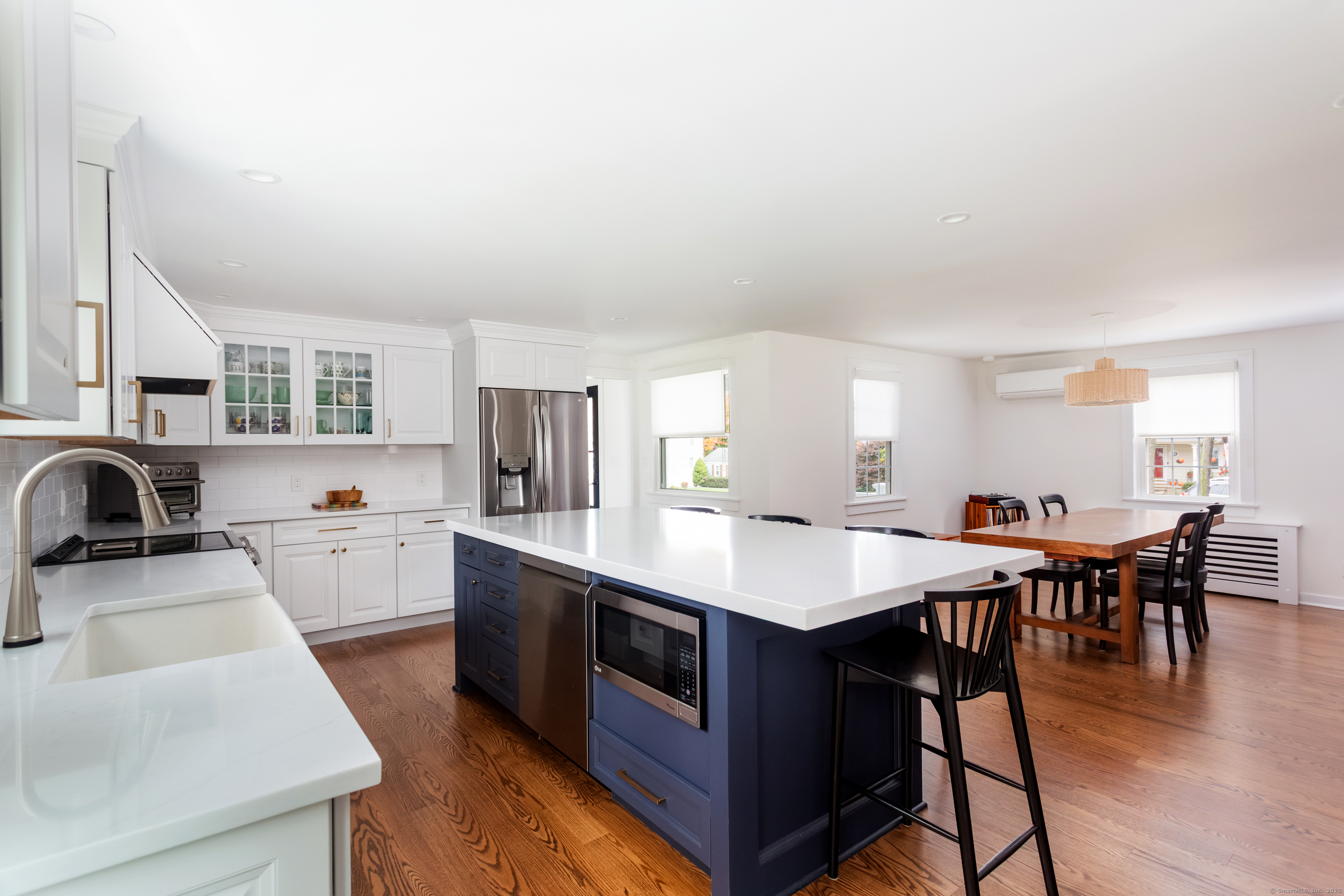 Norwalk, Connecticut 06851, United States, 3 Bedrooms Bedrooms, ,2 BathroomsBathrooms,Residential,Pending,235381