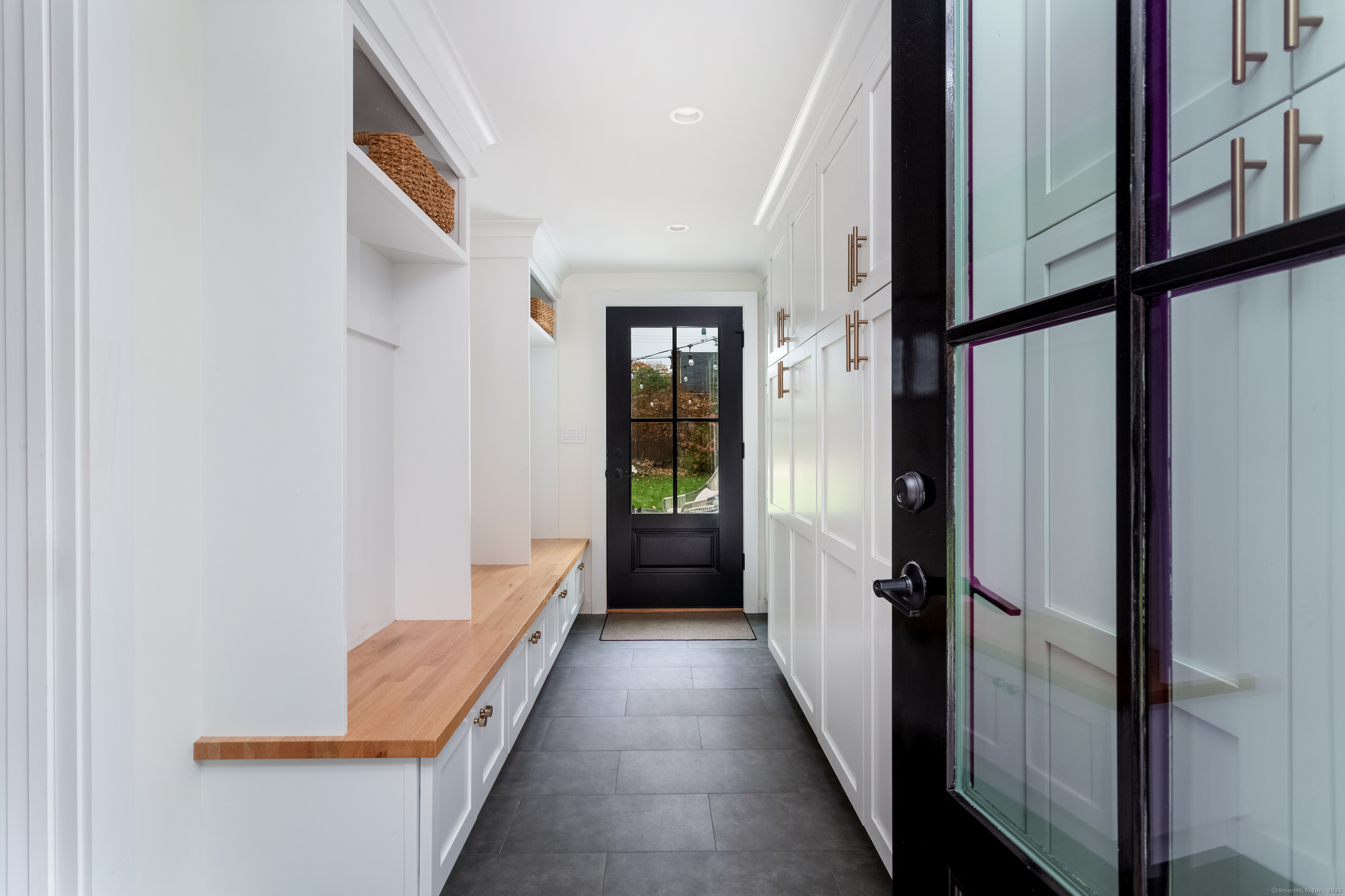 Norwalk, Connecticut 06851, United States, 3 Bedrooms Bedrooms, ,2 BathroomsBathrooms,Residential,Pending,235381