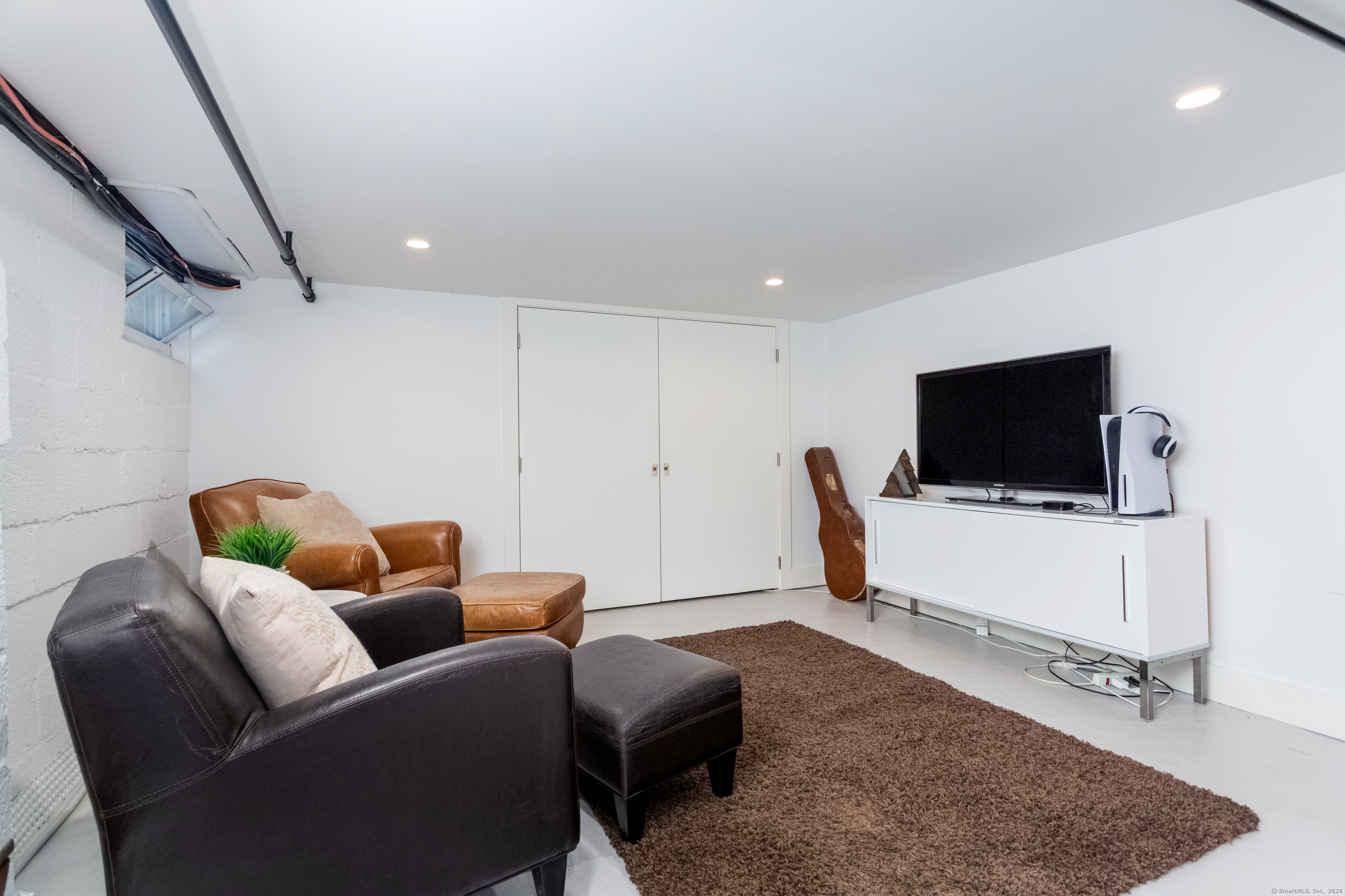 Norwalk, Connecticut 06851, United States, 3 Bedrooms Bedrooms, ,2 BathroomsBathrooms,Residential,Pending,235381