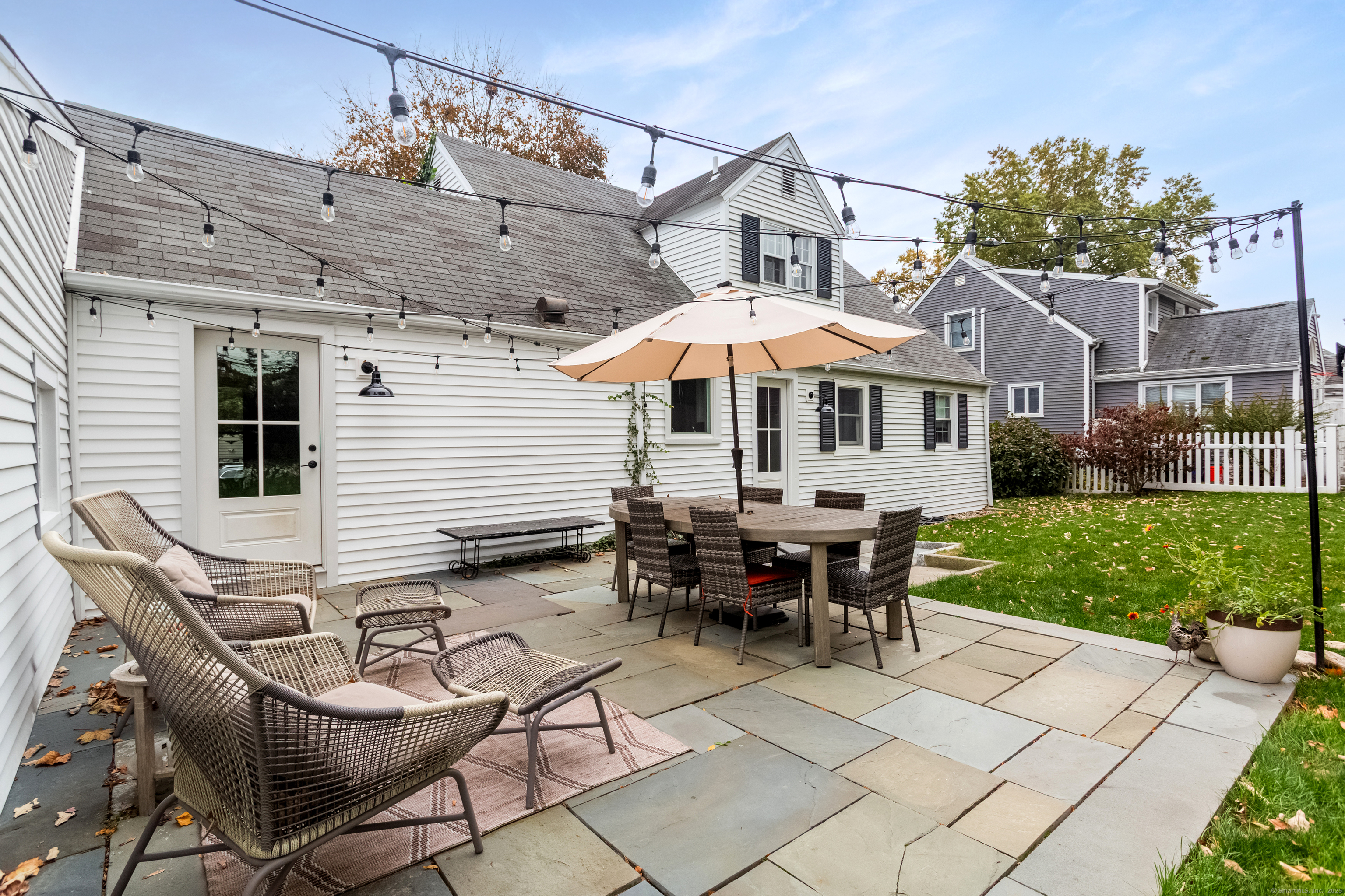 Norwalk, Connecticut 06851, United States, 3 Bedrooms Bedrooms, ,2 BathroomsBathrooms,Residential,Pending,235381