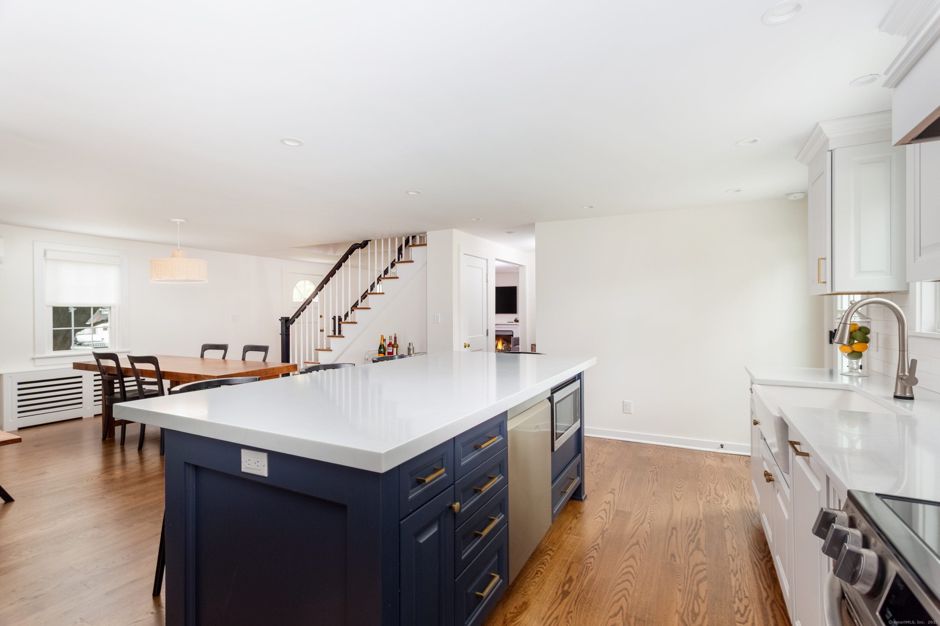 Norwalk, Connecticut 06851, United States, 3 Bedrooms Bedrooms, ,2 BathroomsBathrooms,Residential,Pending,235381