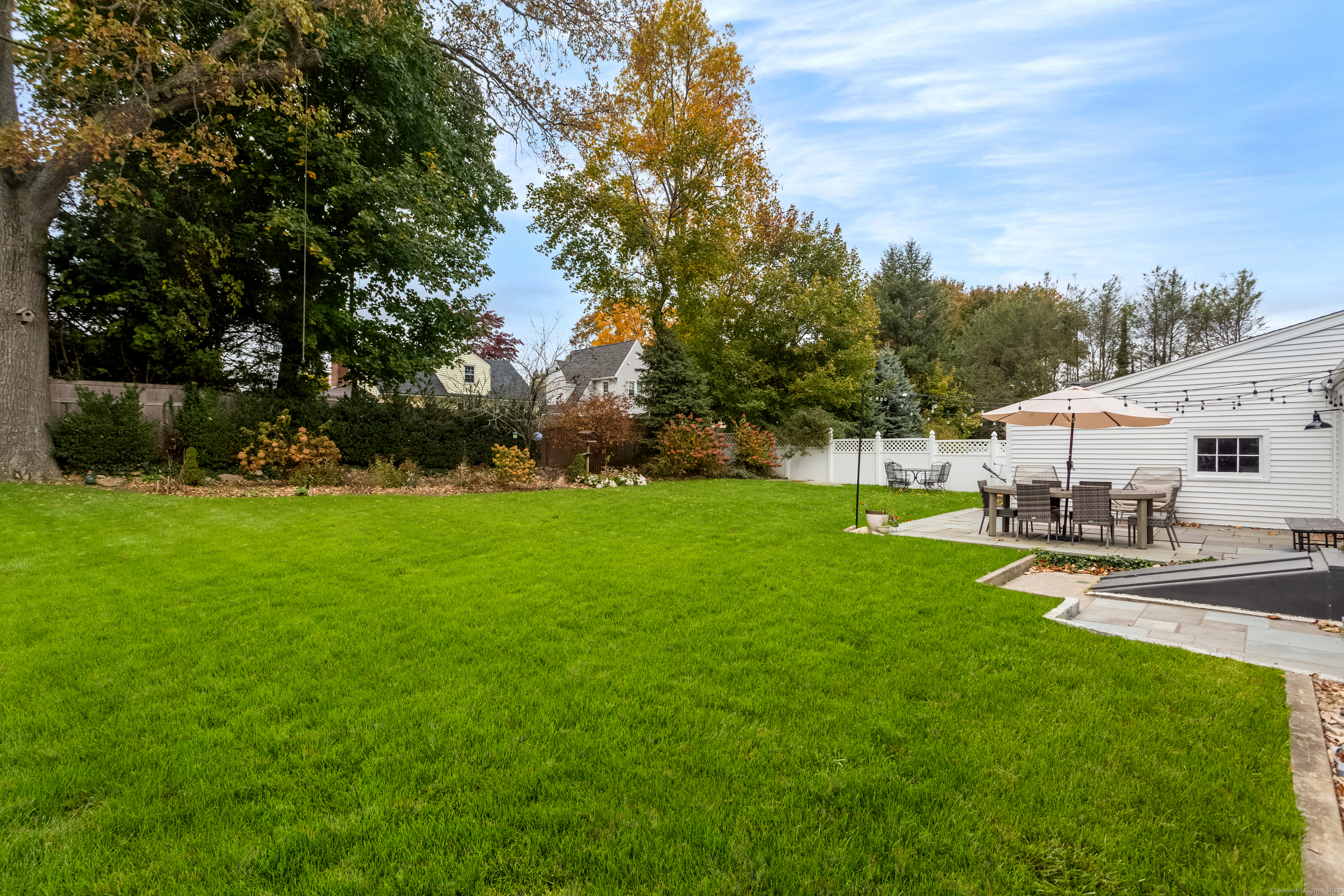 Norwalk, Connecticut 06851, United States, 3 Bedrooms Bedrooms, ,2 BathroomsBathrooms,Residential,Pending,235381