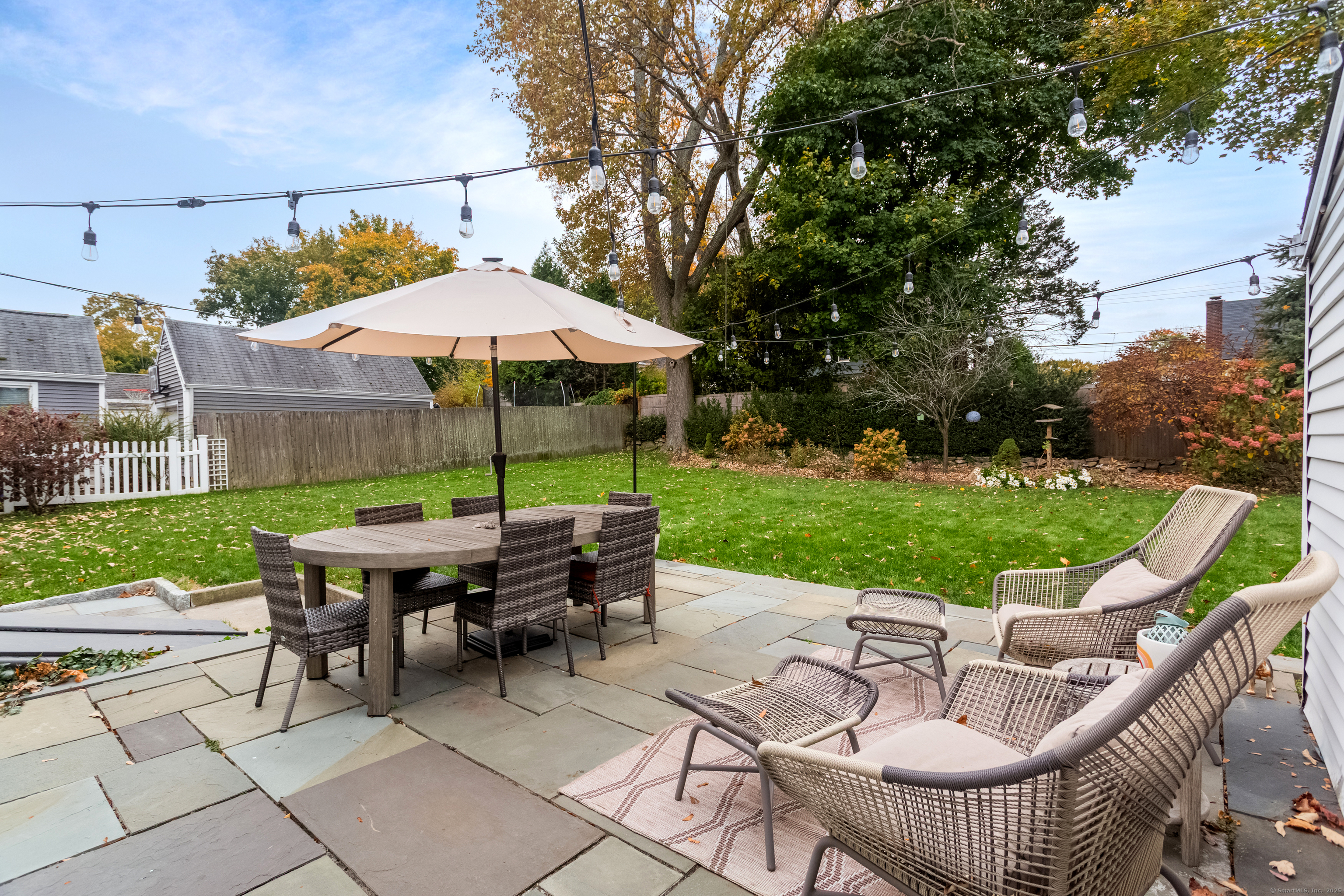 Norwalk, Connecticut 06851, United States, 3 Bedrooms Bedrooms, ,2 BathroomsBathrooms,Residential,Pending,235381