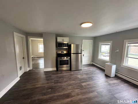 Multifamily For Rent - 18 Noyes Ave (pawcatuck) Ave #2<br/> New London County, Stonington, CT 06379