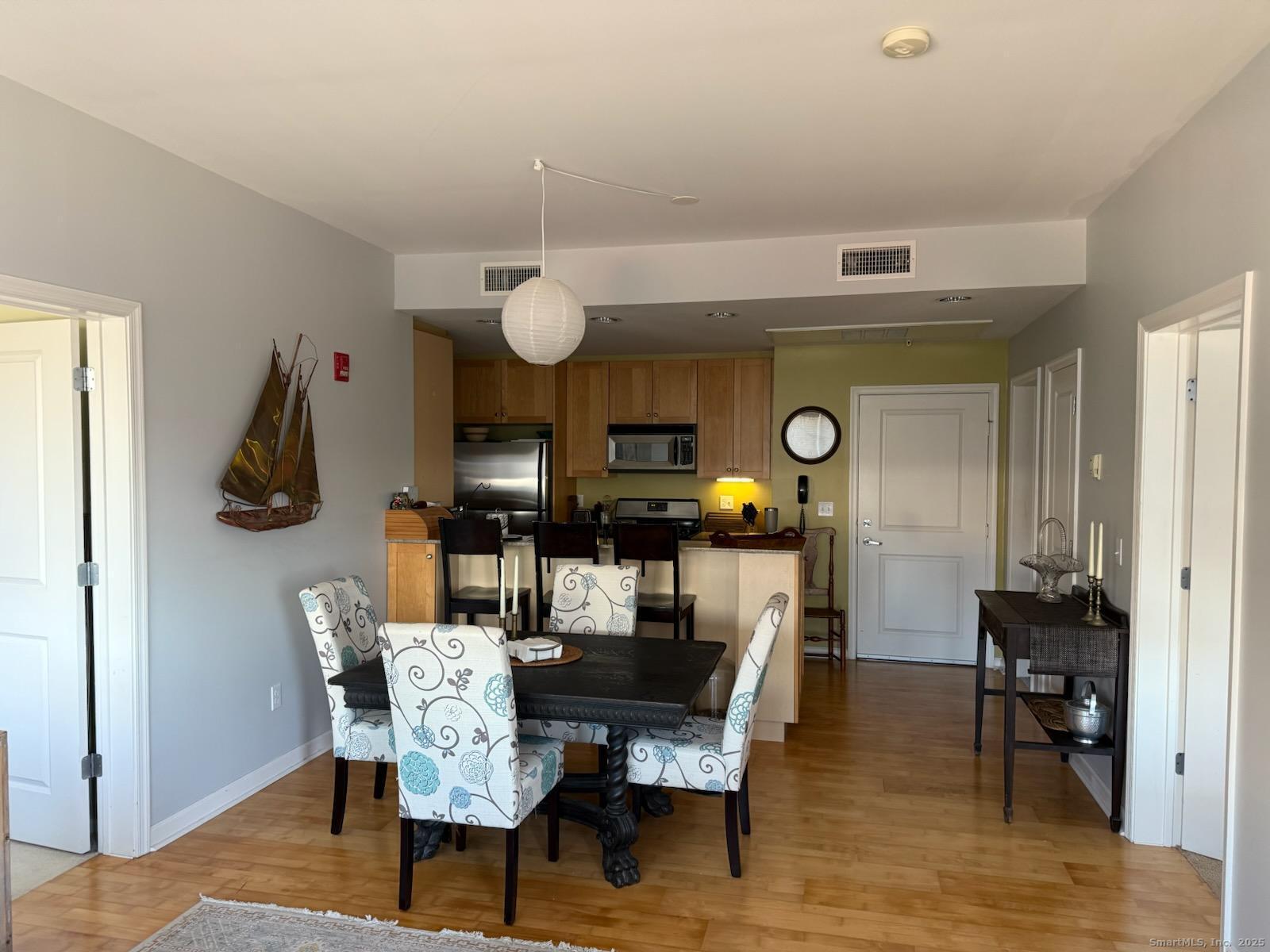 400 Bank Street APT 105