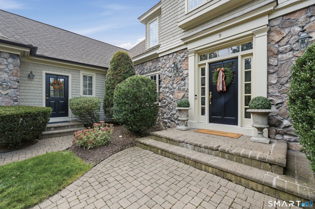 Photo of 9 Whitehall Court, Middlebury, CT 06762 (MLS # 24204911)