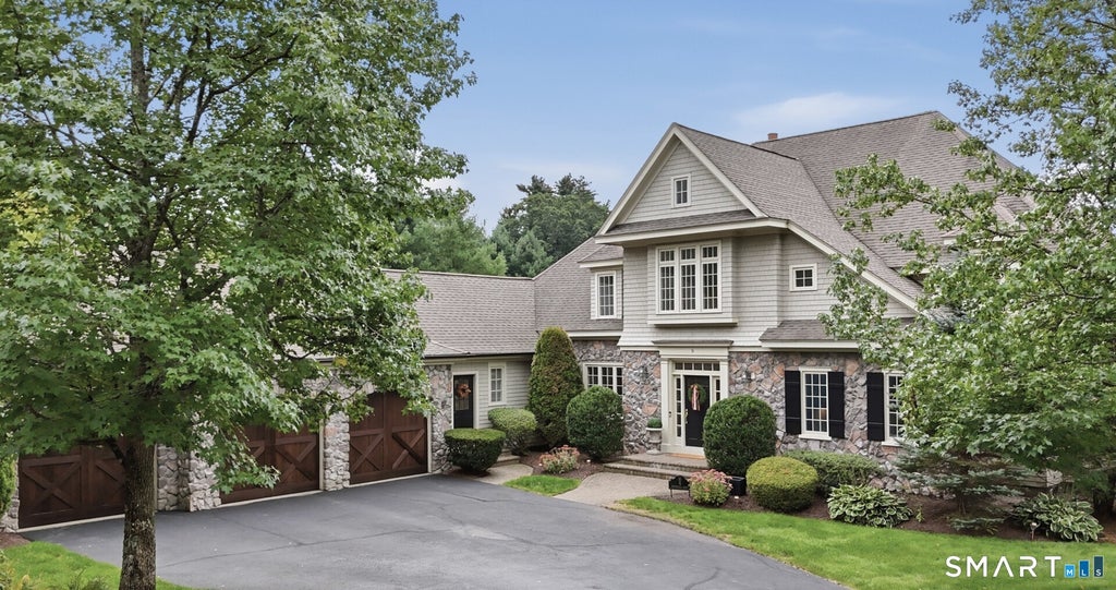 Photo of 9 Whitehall Court, Middlebury, CT 06762 (MLS # 24204911)