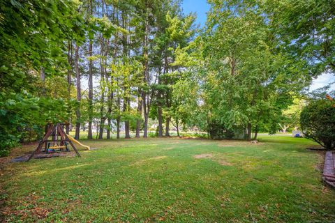 Tiny photo for 8 Tanglewood Road, West Hartford, CT 06117 (MLS # 24134998)