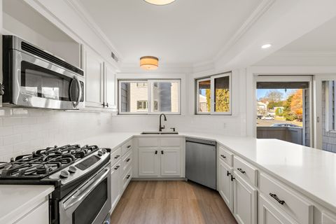 Tiny photo for 133 Rowayton Woods Drive #133, Norwalk, CT 06854 (MLS # 24142501)