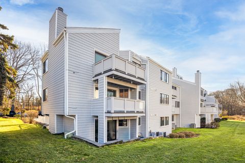 Tiny photo for 133 Rowayton Woods Drive #133, Norwalk, CT 06854 (MLS # 24142501)