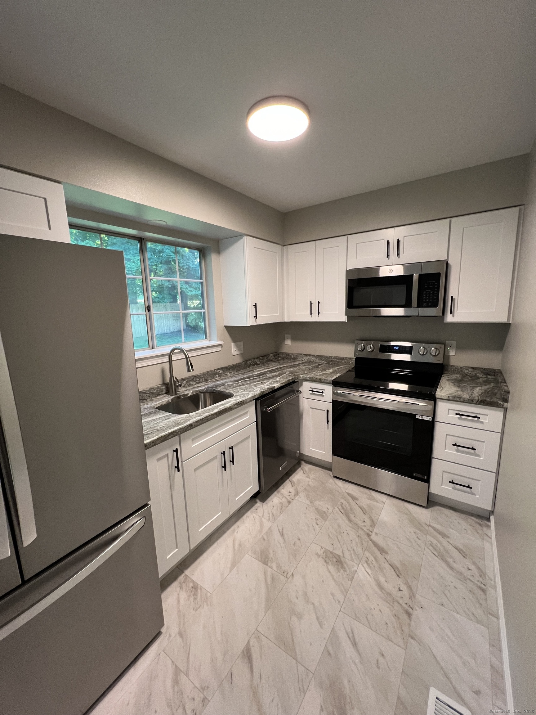 111 Sunset Avenue 111, 113, 115