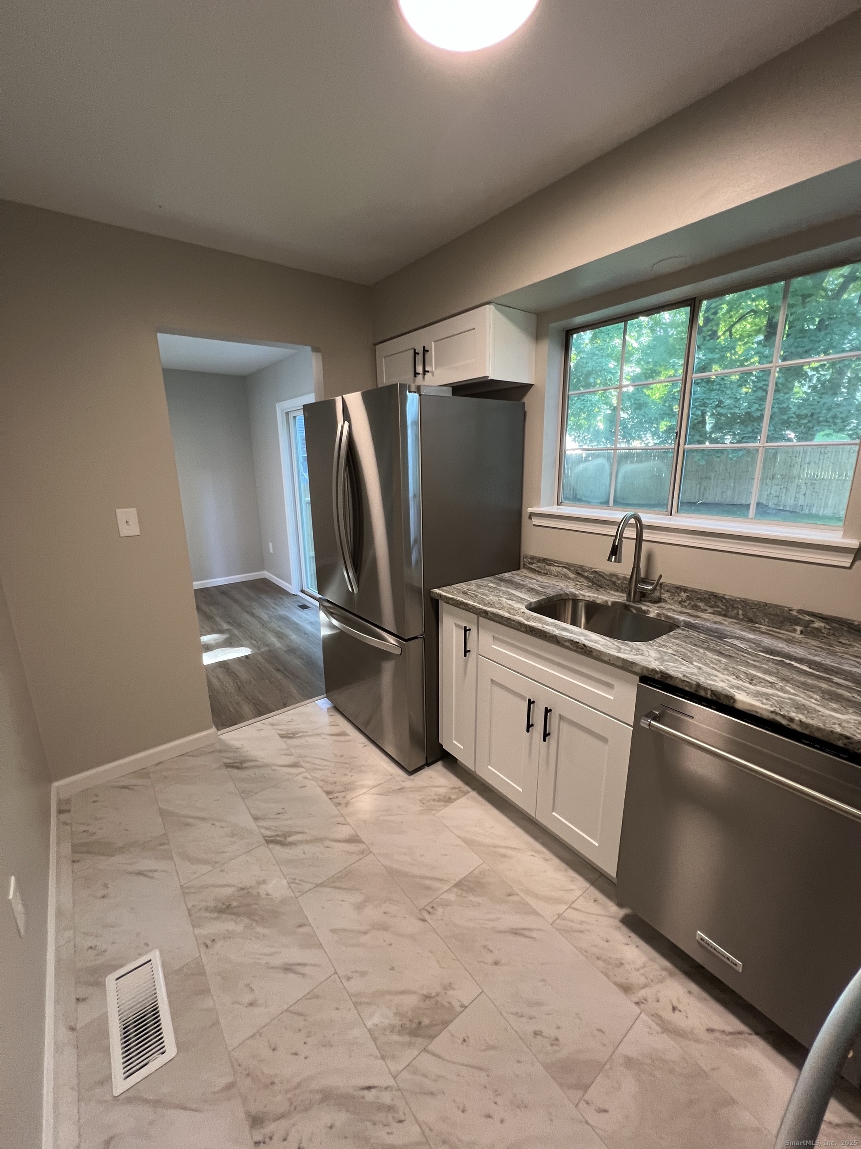 111 Sunset Avenue 111, 113, 115