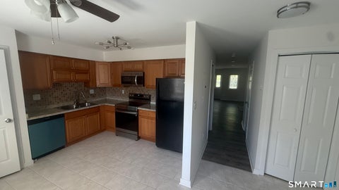 Condo For Rent - 1414 Whitney Avenue #A3<br/> New Haven County, Hamden, CT 06517