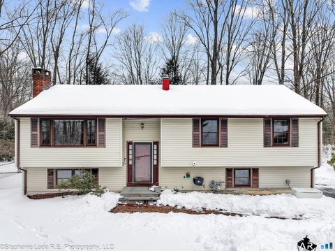 77 Pinebrook Circle Guilford CT 06437