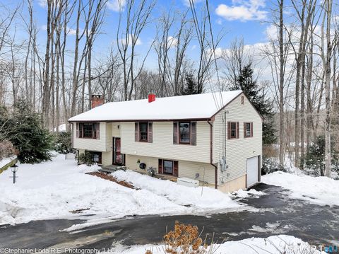 Tiny photo for 77 Pinebrook Circle, Guilford, CT 06437 (MLS # 24152054)