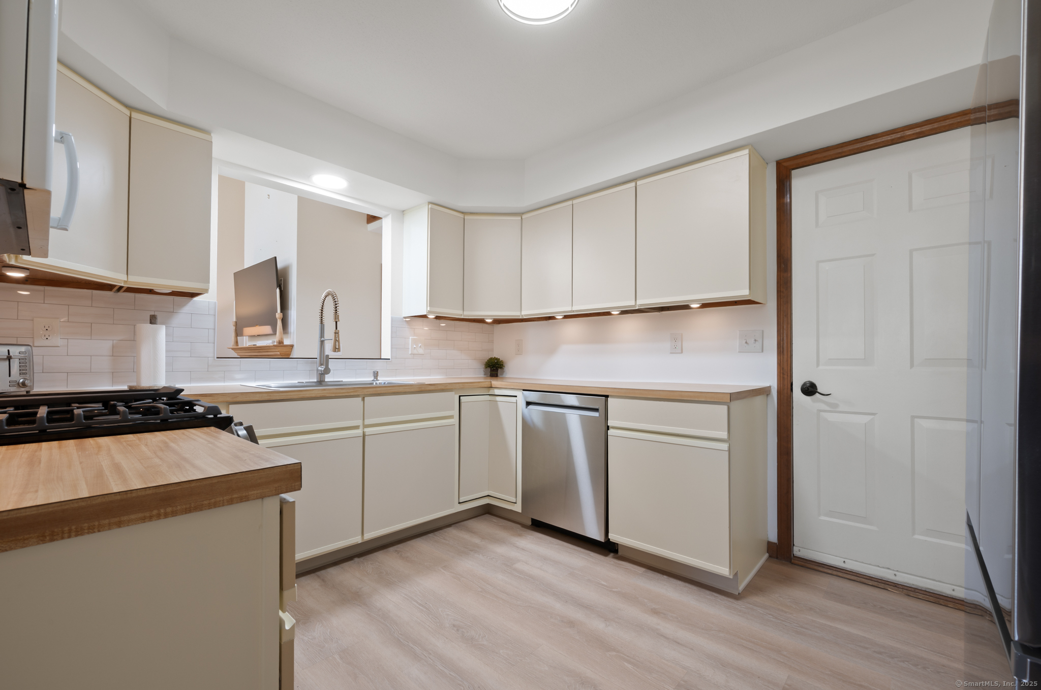 45 Elm Meadows #45, Enfield, Connecticut image 3