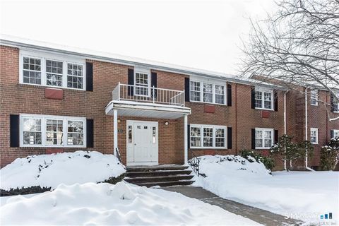 Photo of 6 Grandview Drive #27A, Farmington, CT 06032 (MLS # 24155531)