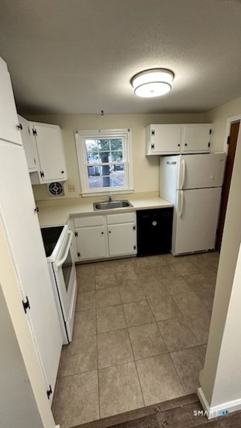 Tiny photo for 6 Grandview Drive #27A, Farmington, CT 06032 (MLS # 24155531)