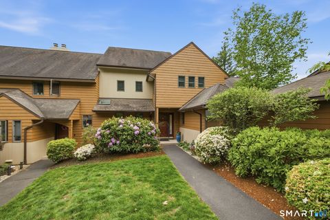 Photo of 4 Biltmore Park #4, Bloomfield, CT 06002 (MLS # 24168648)