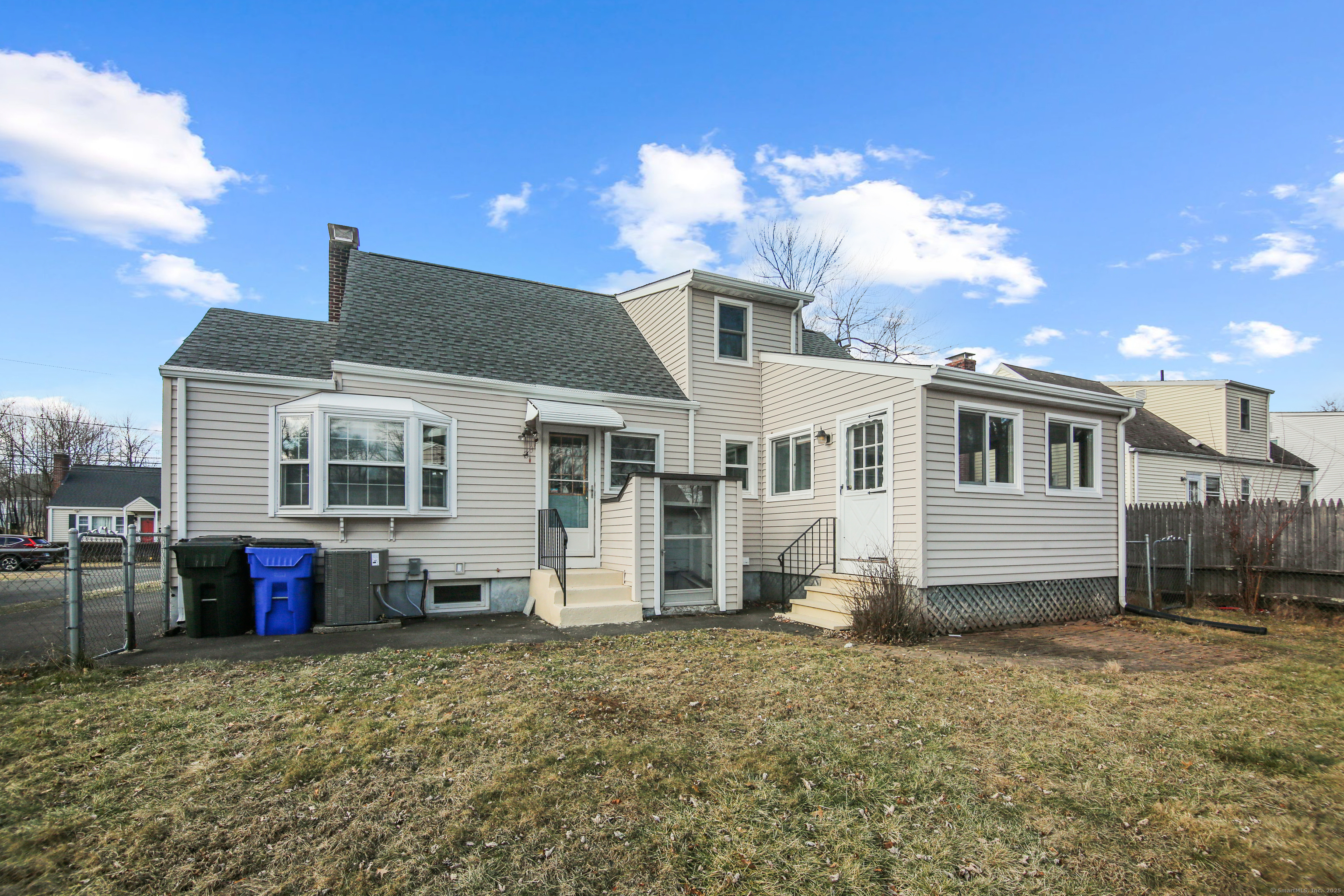 West Hartford, Connecticut 06110, United States, 3 Bedrooms Bedrooms, ,2 BathroomsBathrooms,Residential,Pending,20281