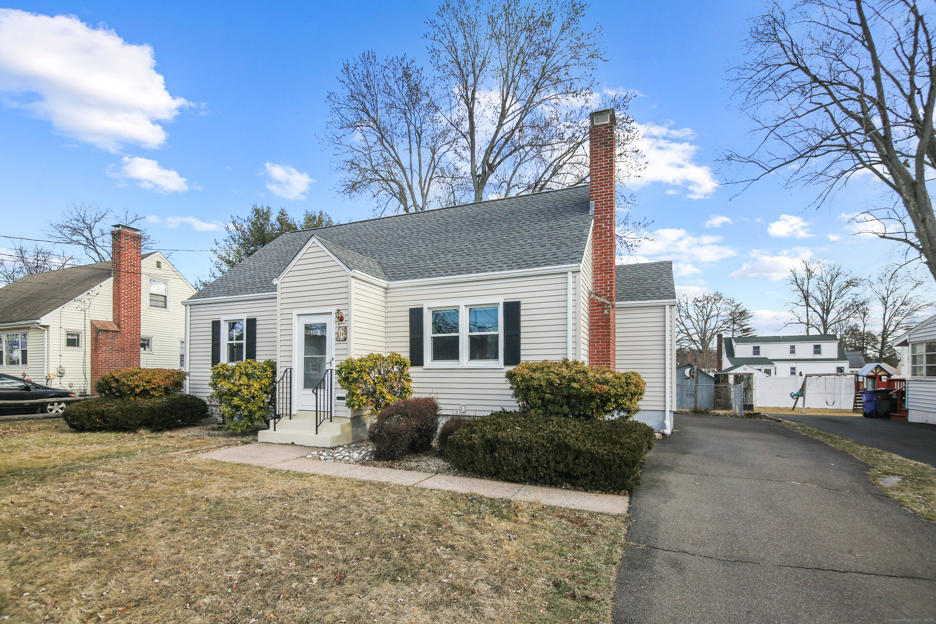 West Hartford, Connecticut 06110, United States, 3 Bedrooms Bedrooms, ,2 BathroomsBathrooms,Residential,Pending,20281