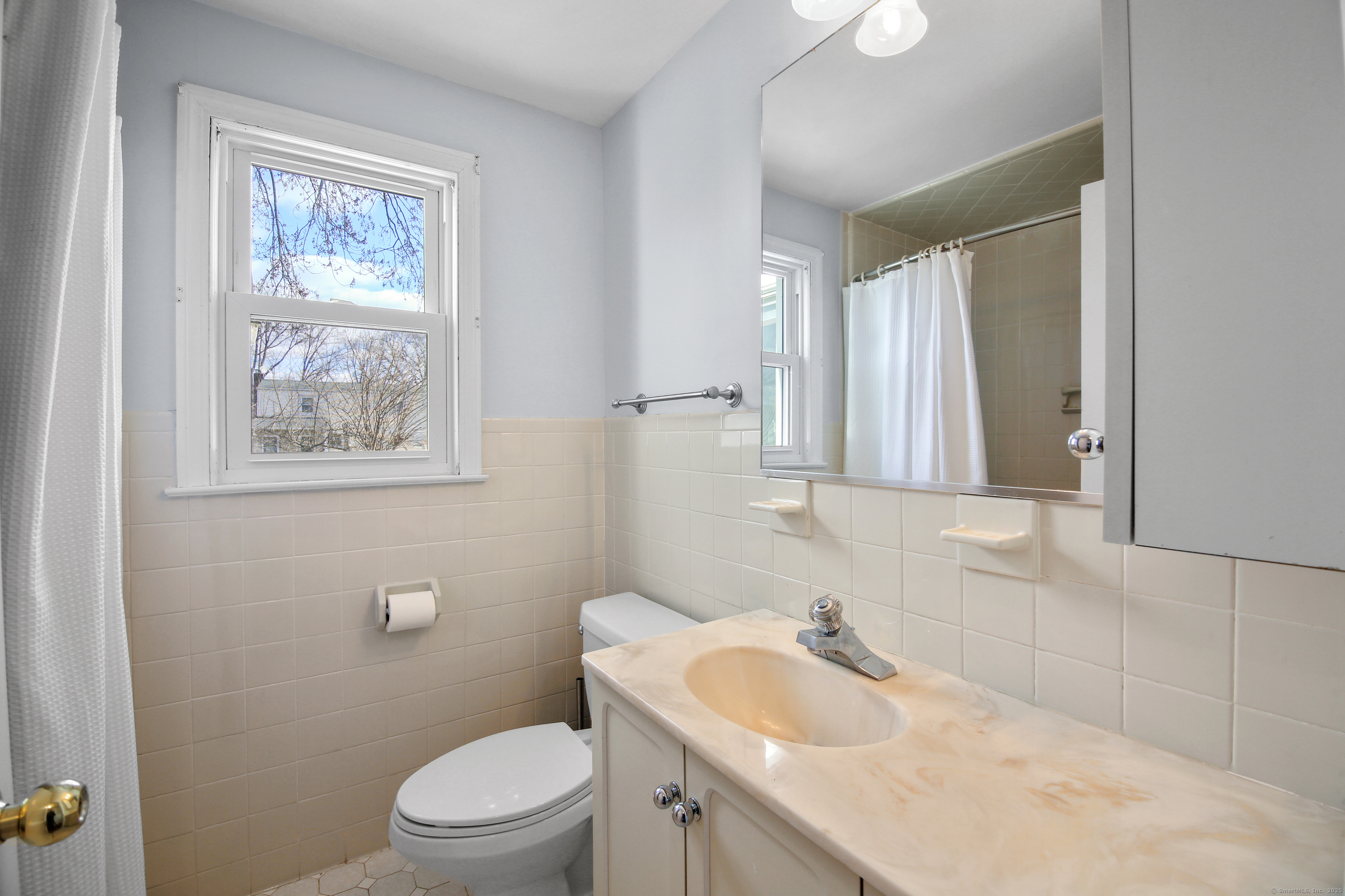 West Hartford, Connecticut 06110, United States, 3 Bedrooms Bedrooms, ,2 BathroomsBathrooms,Residential,Pending,20281