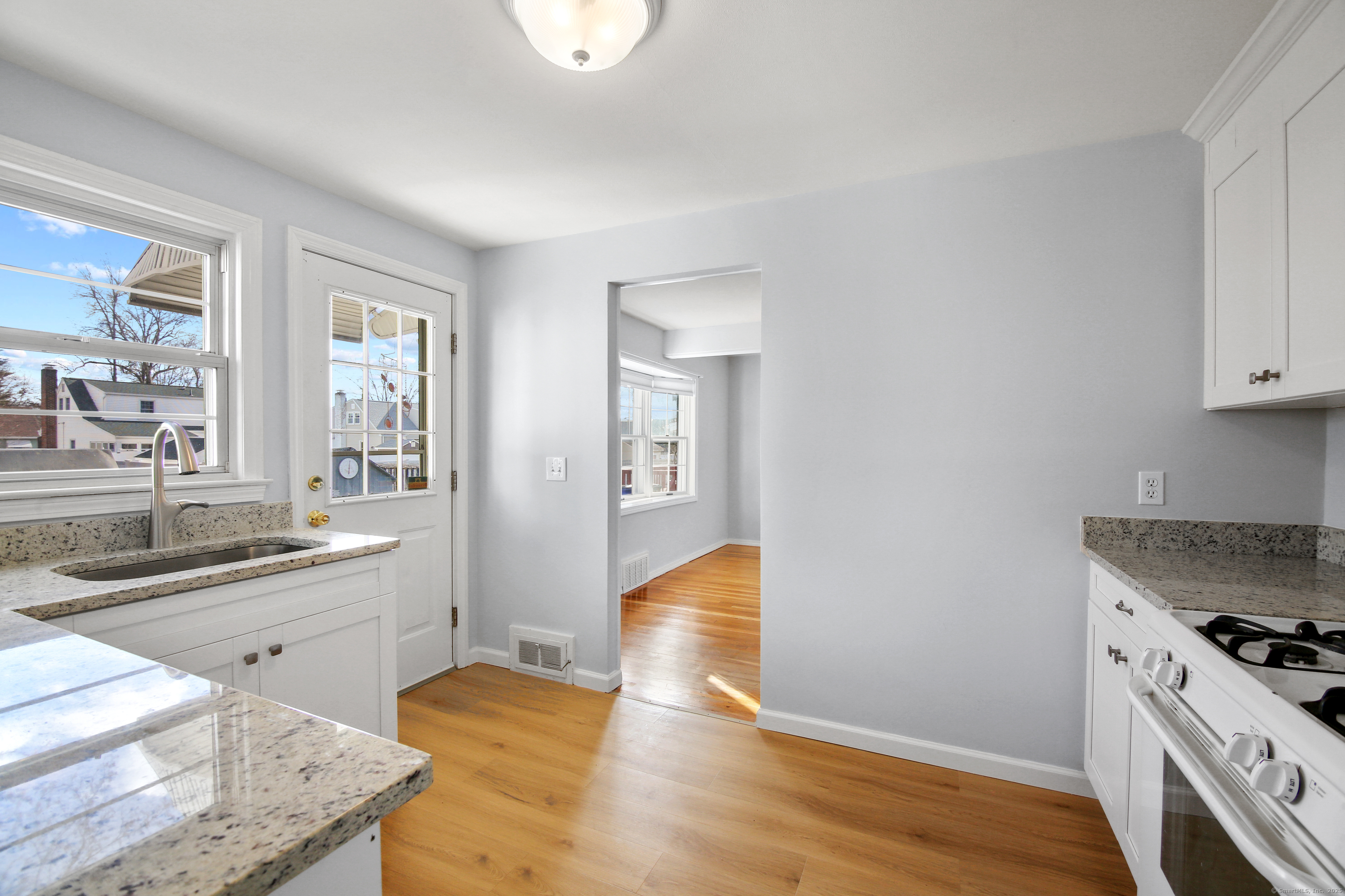 West Hartford, Connecticut 06110, United States, 3 Bedrooms Bedrooms, ,2 BathroomsBathrooms,Residential,Pending,20281