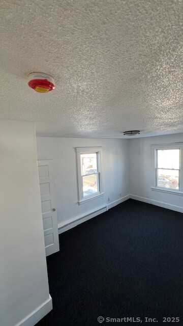 George Street 1, Hamden, Connecticut - 2 Bedrooms  
1 Bathrooms  
4 Rooms - 