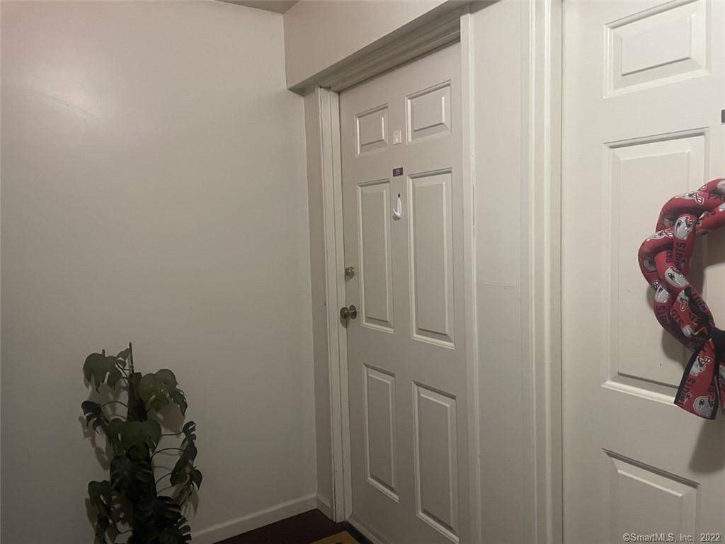 Photo 2 of 21 of 25 Roxbury Lane 25 condo