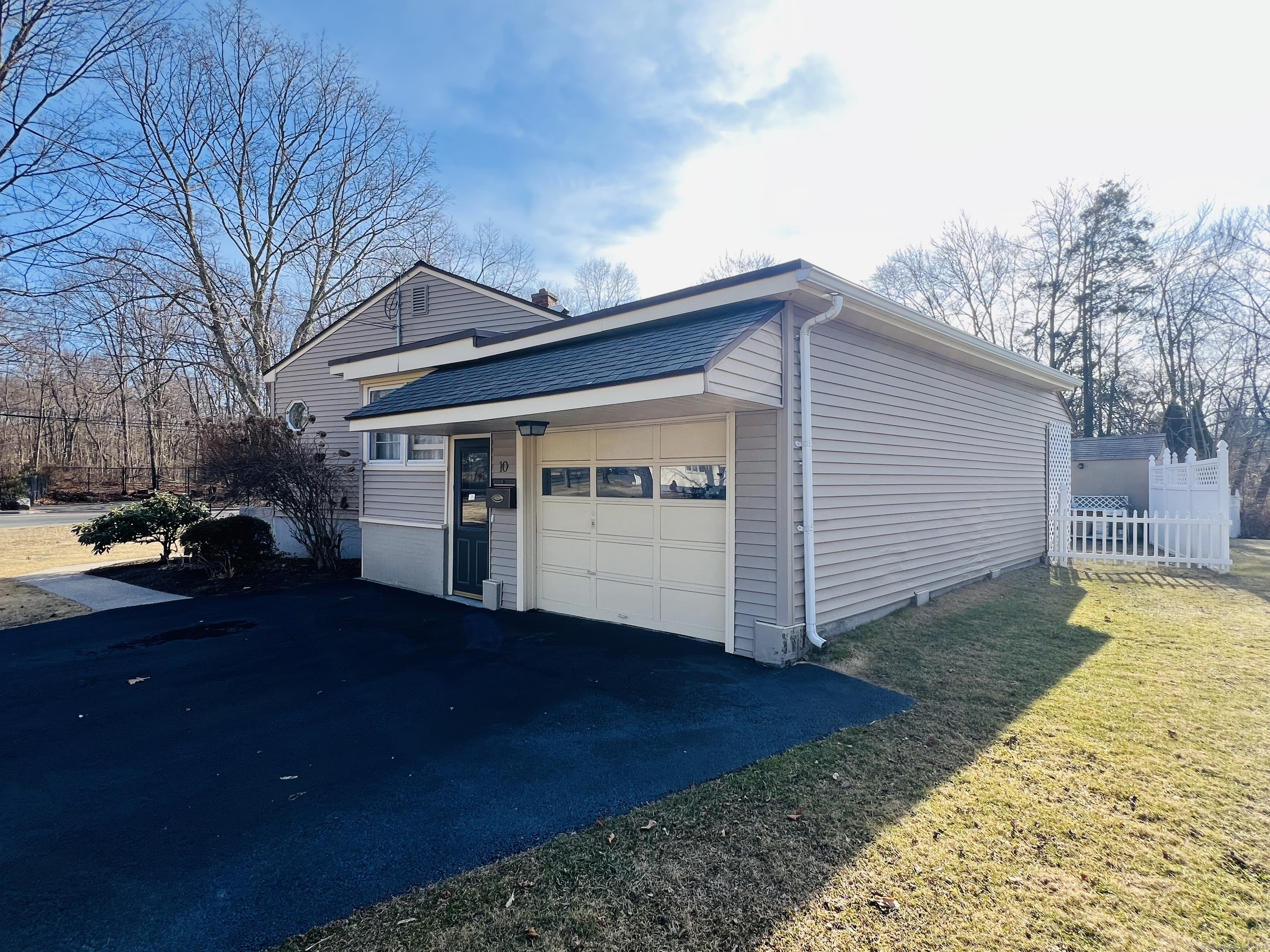 10 Woodvale Road, West Haven, Connecticut image 4