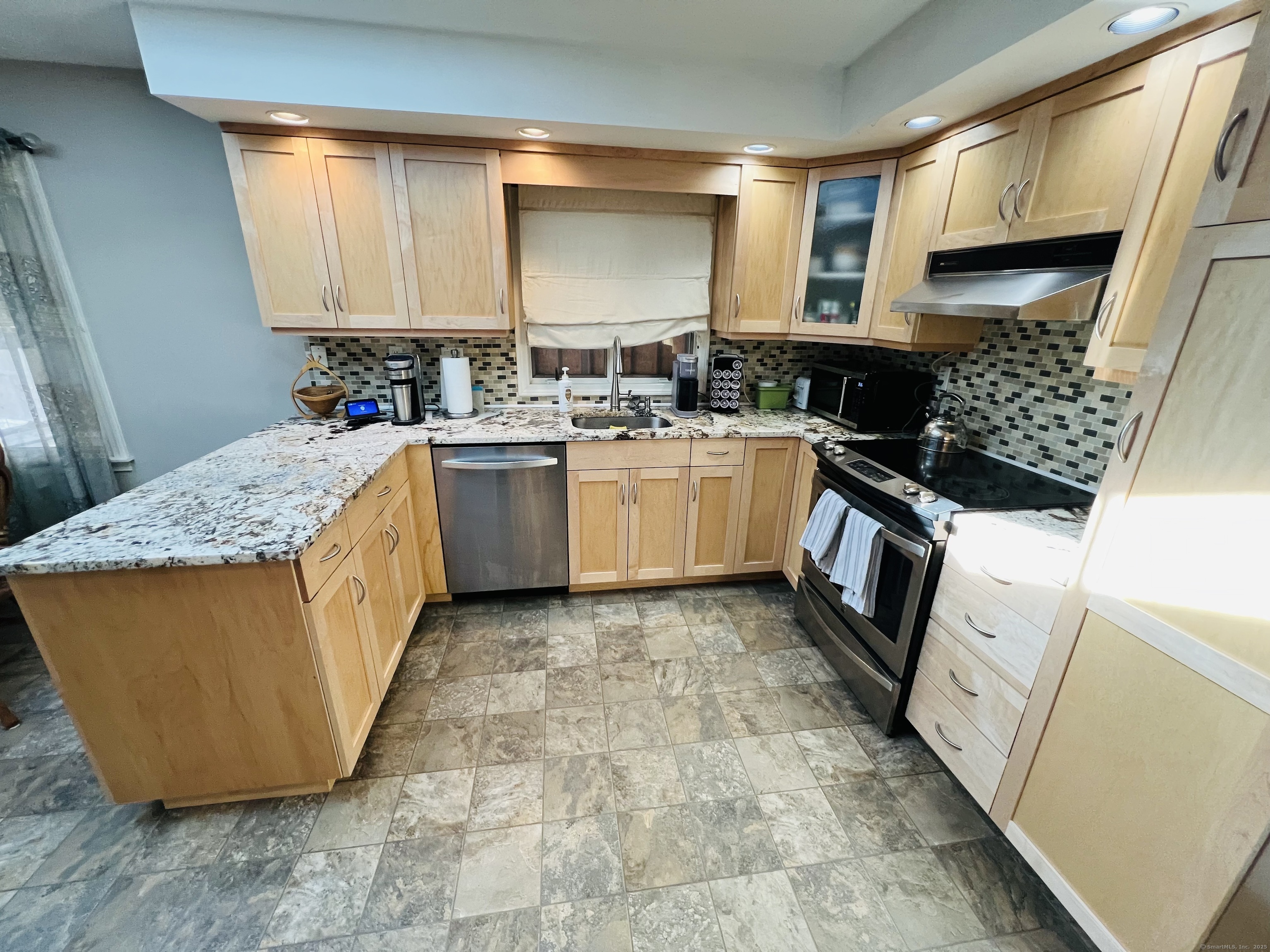 10 Woodvale Road, West Haven, Connecticut image 9