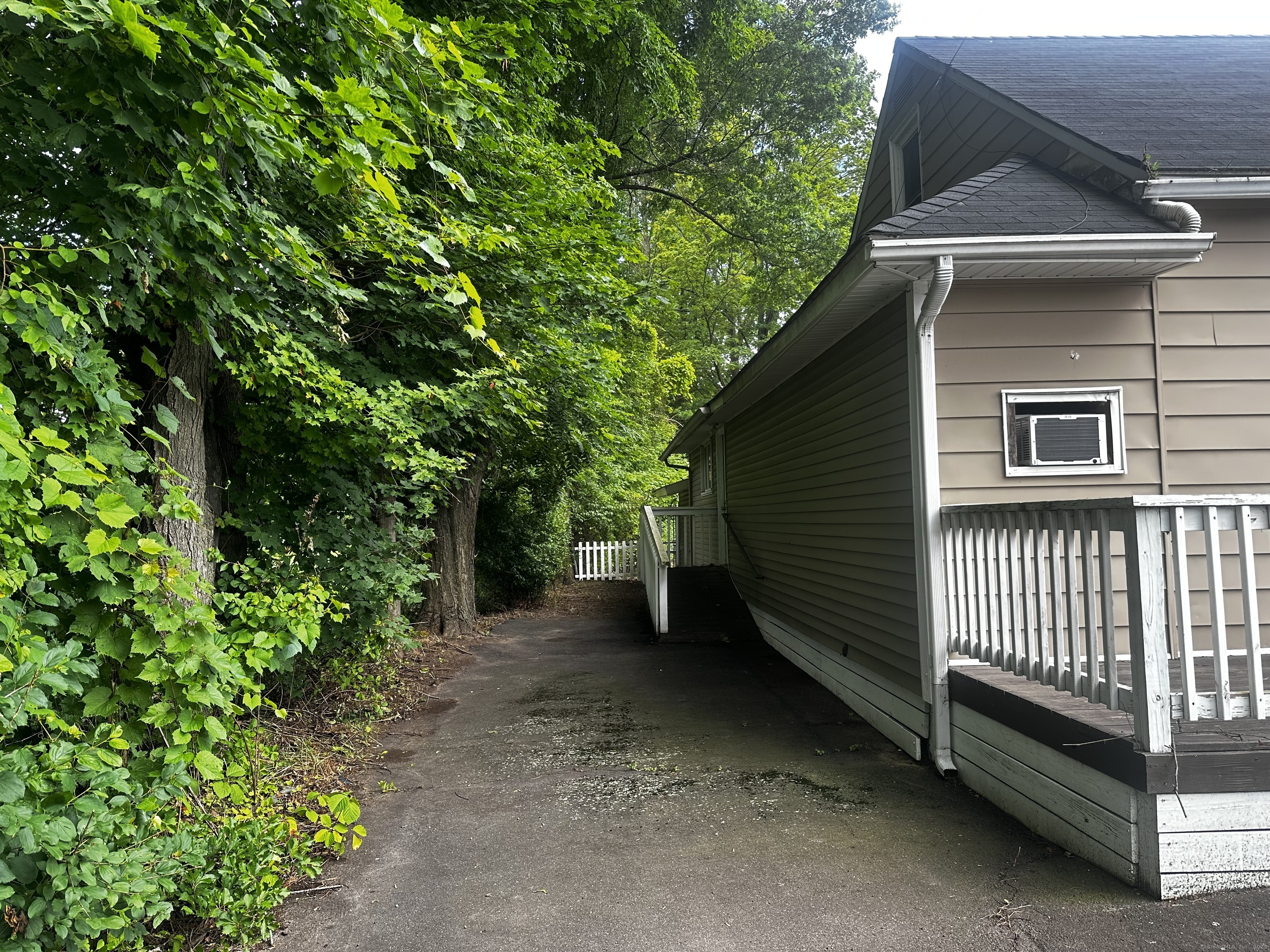 855 Thompsonville Road