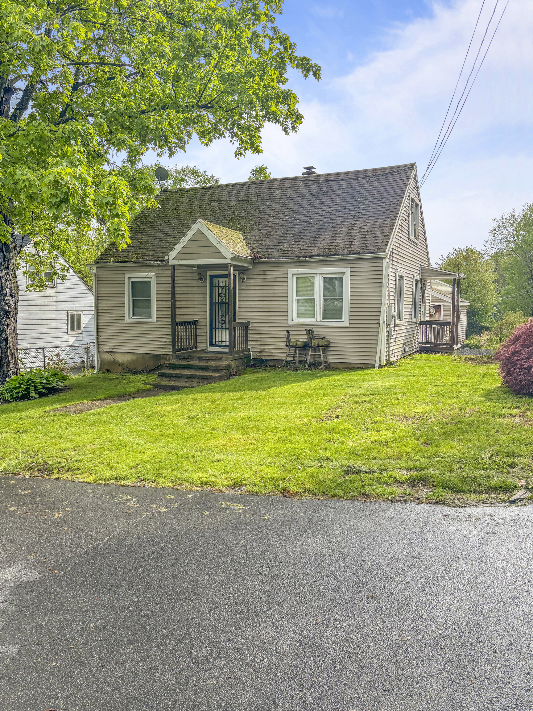 Property for Sale at Peach Street, Waterbury, Connecticut - Bedrooms: 3 
Bathrooms: 2 
Rooms: 6  - $249,900