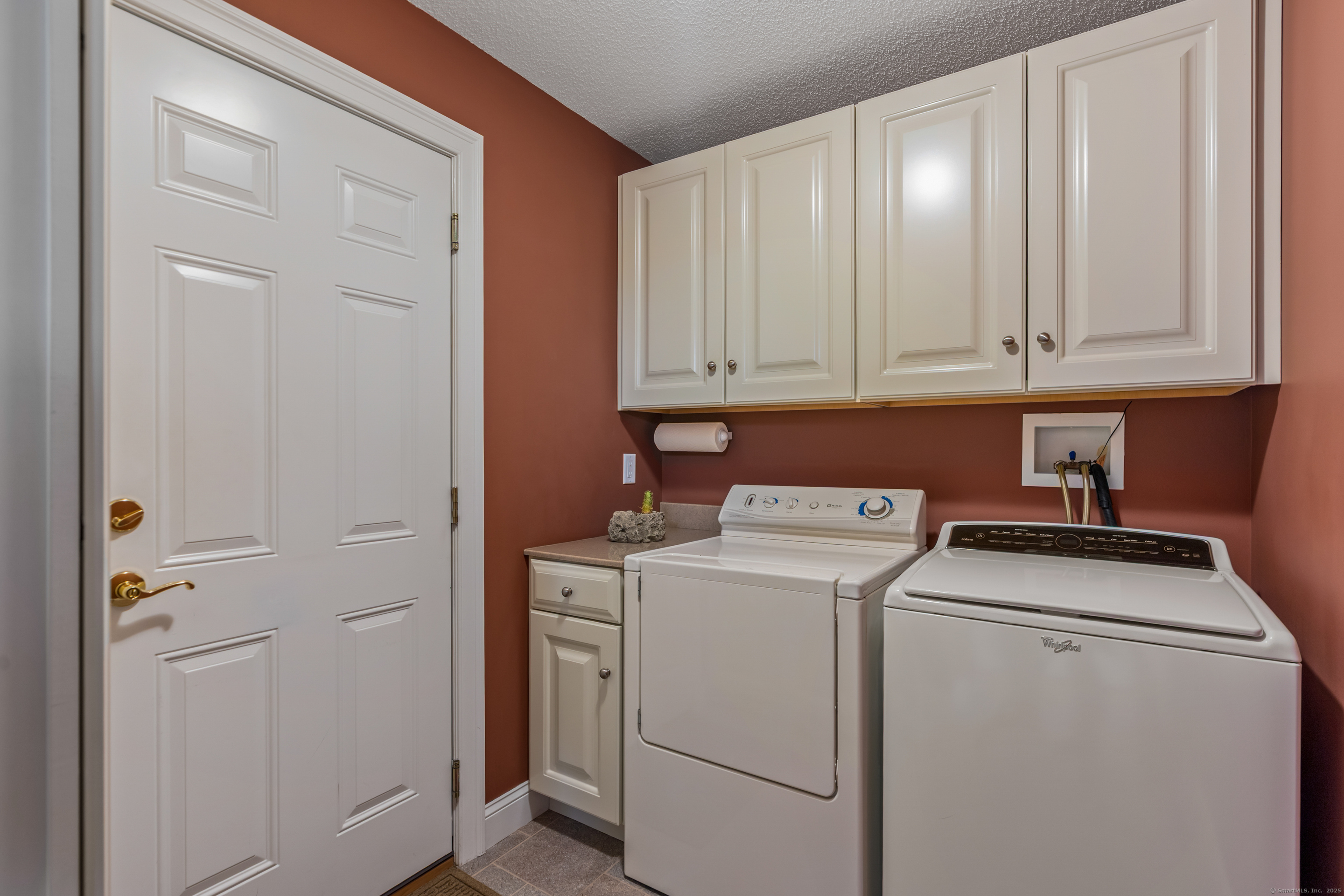 Tolland, Connecticut 06084, United States, 2 Bedrooms Bedrooms, ,3 BathroomsBathrooms,Residential,Active,145983