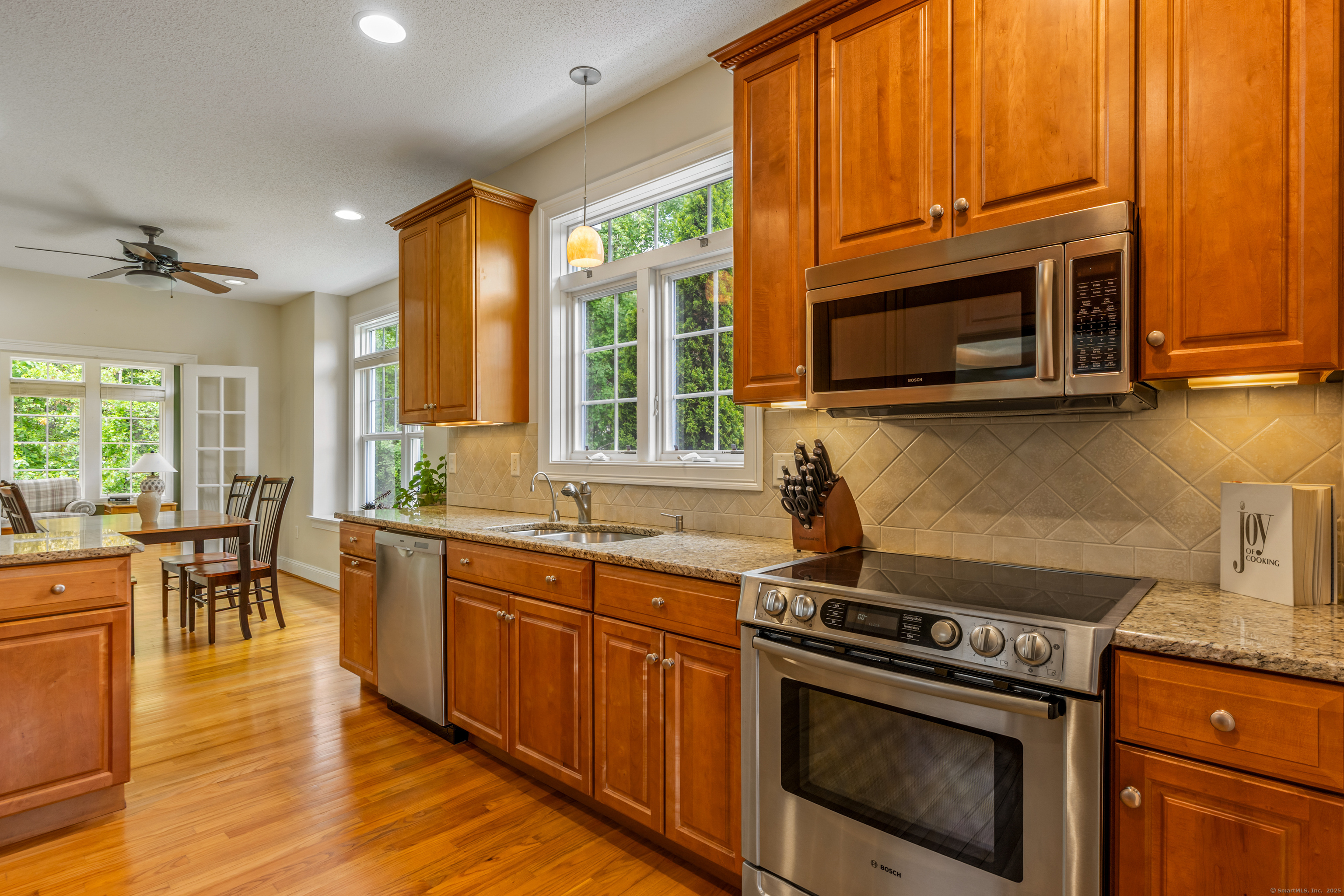 Tolland, Connecticut 06084, United States, 2 Bedrooms Bedrooms, ,3 BathroomsBathrooms,Residential,Active,145983