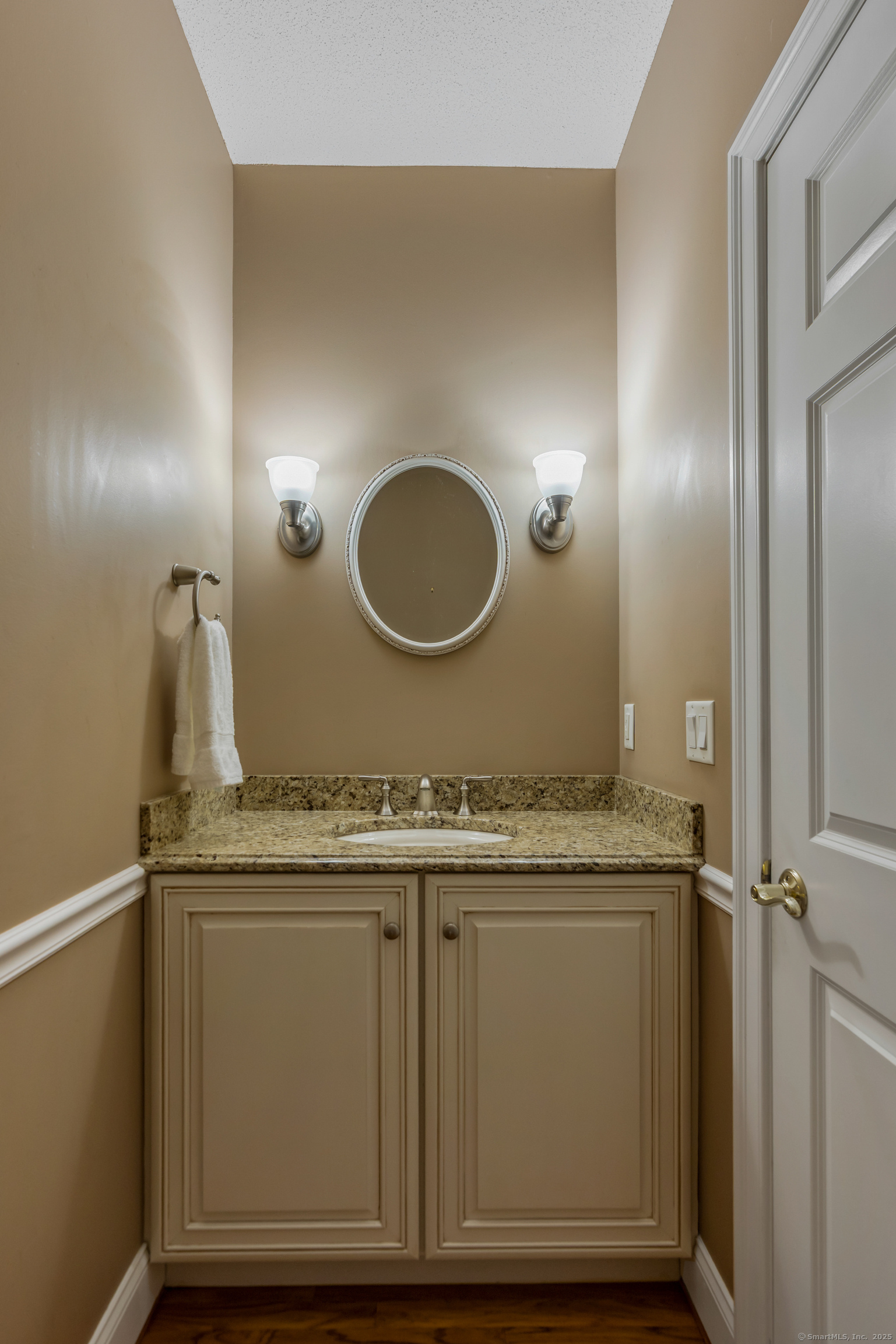 Tolland, Connecticut 06084, United States, 2 Bedrooms Bedrooms, ,3 BathroomsBathrooms,Residential,Active,145983